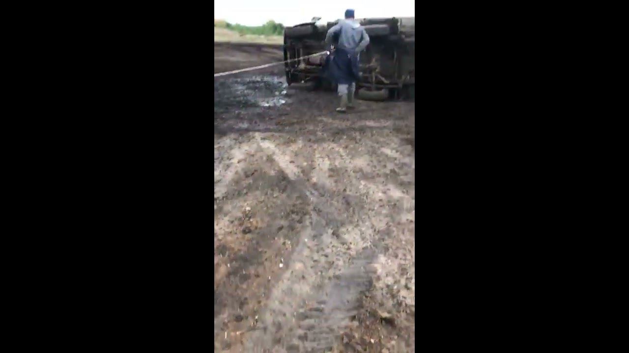 УАЗ перевернулся, ставим на колеса смотреть онлайн