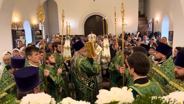 Митрополит Игнатий совершил Божественную литургию в Сергиевском храме города Саратова смотреть онлайн