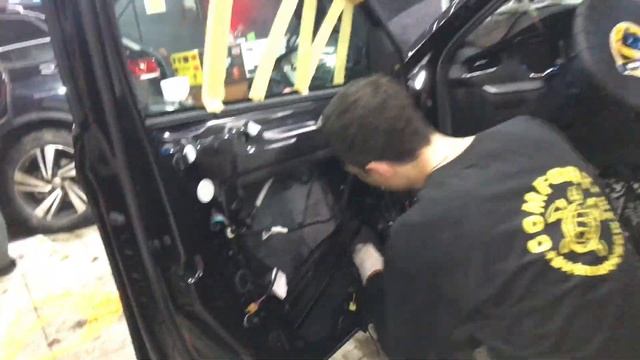 Skoda Octavia материалы, используемые для подавления шума и вибраций, способны сдерживать звук извн смотреть онлайн