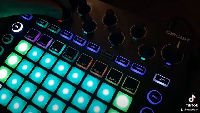 Session 5 using "Delorean Dream 2 Beta" with my Novation Circuit OG смотреть онлайн