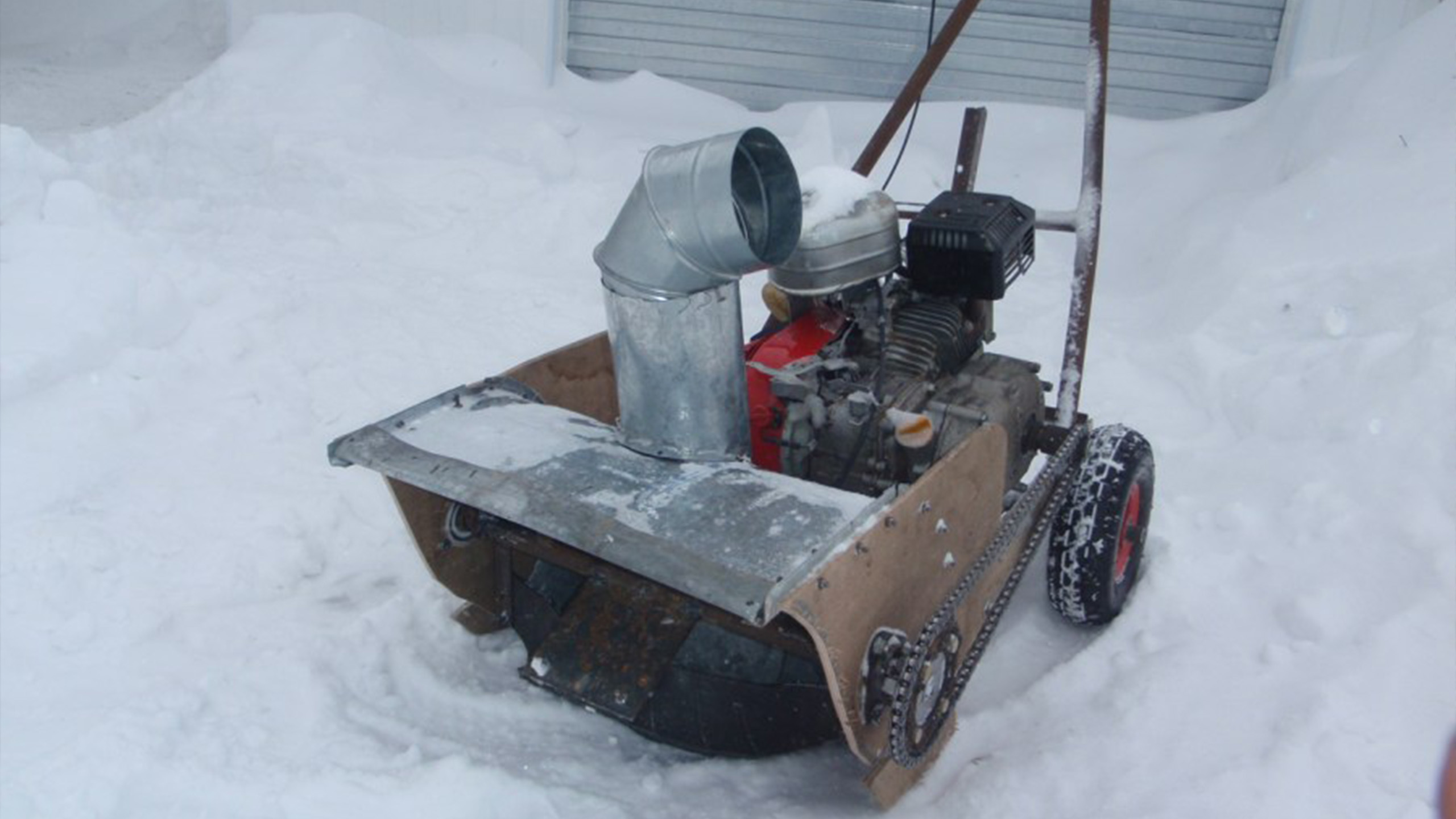 Снегоуборщик плохо бросает снег, причина и как устранить смотреть онлайн