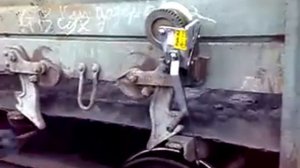 приспособление  для поднятия люков полувагона