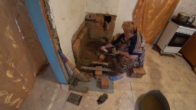 VLOG:СТРОИТЕЛЬСТВО СВОИМИ РУКАМИ / НАЧАЛО СБОРКИ ПЕЧИ / ДОМ В ДЕРЕВНЕ смотреть онлайн