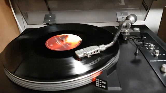 Hitachi PS-38 виниловый винтажный проигрыватель и Robert Plant смотреть онлайн