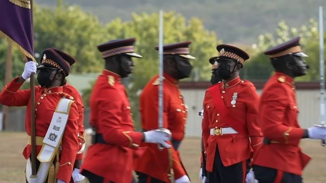 Will and Kate Round Off Jamaica Trip with Military Parade смотреть онлайн
