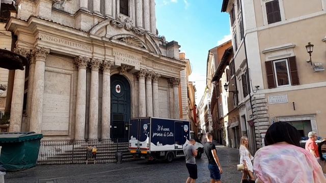 Рим. Знакомые места и новые истории. Площади, фонтан Треви и римский дворик. Рим в картинках Пинелл смотреть онлайн