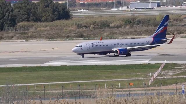 Arribades i enlairaments pista 25L aeroport de Barcelona-El Prat BCN/LEBL Windy morning operations смотреть онлайн
