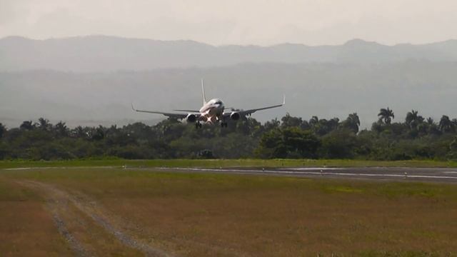 Landing at POP/MDPP Puerto Plata international airport смотреть онлайн