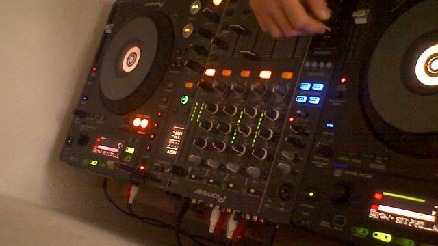 Handsup mix vol. 4 by DJ Master смотреть онлайн