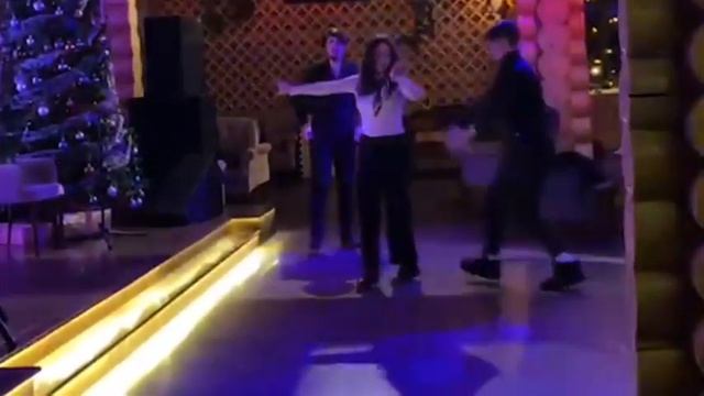 Девушки из Москвы Танцуют Классно с Кавказцами Ресторан Усадьба Крёкшино ALISHKA Лезгинка2023 Чечен смотреть онлайн