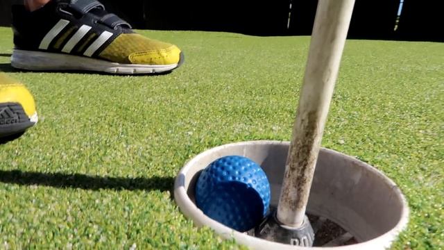 Mini Golf GAME and Toy Surprise Egg - Family Fun смотреть онлайн
