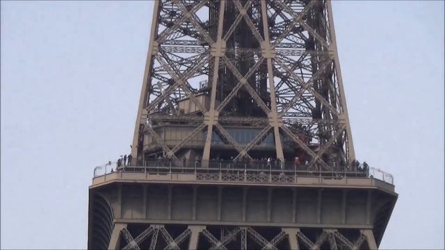Tour Eiffel ; Eiffel Tower ; Champ de Mars ; Trocadéro ; Palais Chaillot ; Paris ; France смотреть онлайн
