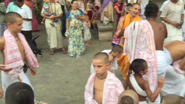 Харинама в Маяпуре, сентябрь 2016 (Harinama In Mayapur, Gurukula Boys)