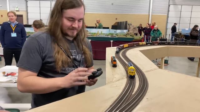 ES&D Boxcar build and giveway, plus model train shenanigans featuring BLI GP35's! смотреть онлайн