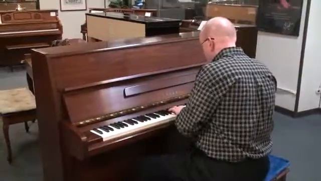 Yamaha 45" Studio Piano Superb Condition смотреть онлайн