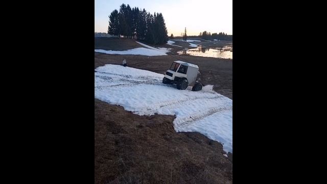 Прогулка Барсика. Вездеход на обдирышах. смотреть онлайн