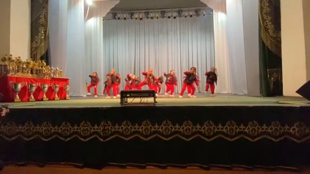 ЭКШЕН lil team. Академия танца Комаровой Дарьи. Танец ЧАККИ. смотреть онлайн