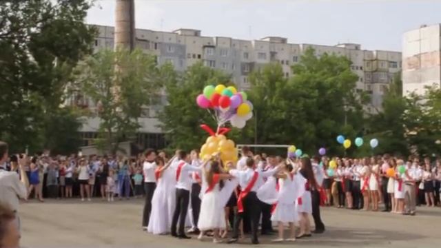 Запуск колокольчика из шаров, последний звонок, колокольчик из шаров смотреть онлайн