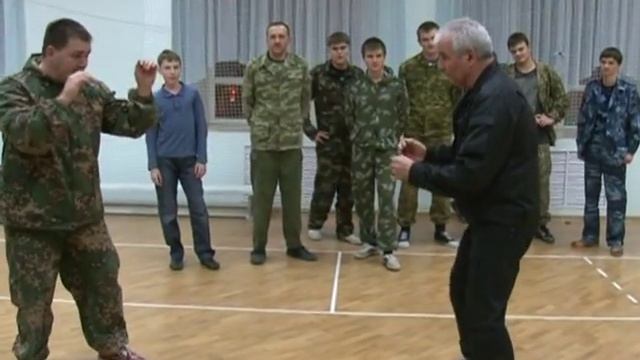 Как защититься от удара ногой смотреть онлайн