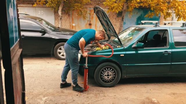 Замена охлаждающей жидкости Volkswagen GOLF 3 Coolant Replacement