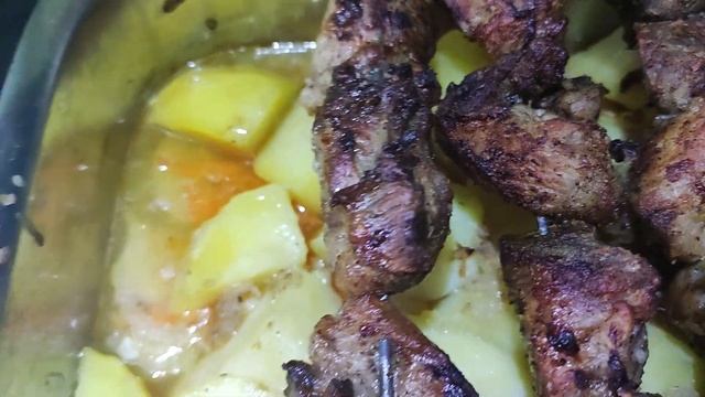 Шашлык в духовке. Свиной шашлык. Шашлык с картошкой. Рецепт шашлыка смотреть онлайн