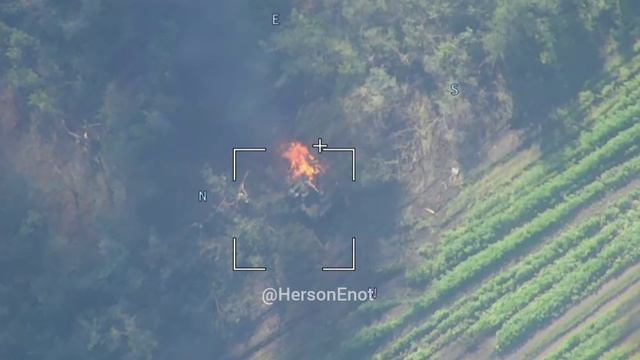 Кадры уничтожения тульскими десантниками замаскированного танка ВСУ. смотреть онлайн