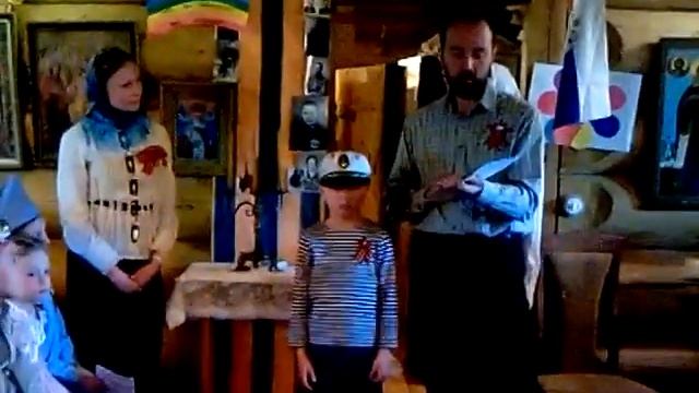 Храм Покрова на Высоком. Воскресная школа выступает на День Победы 2015 г.