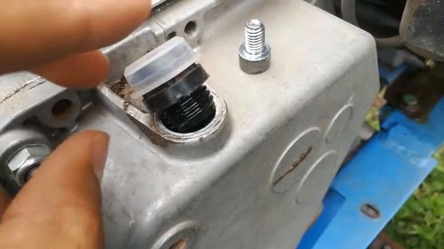 Первая замена масла в мотоблоке Нева смотреть онлайн