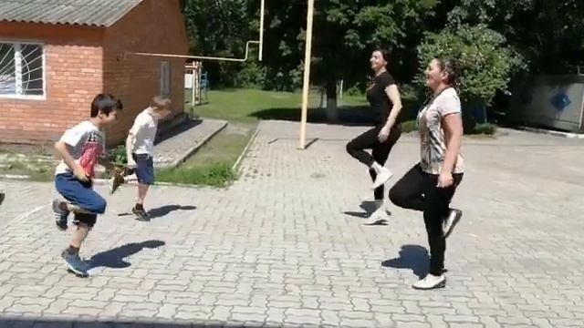 Прыжки на одной ноге смотреть онлайн