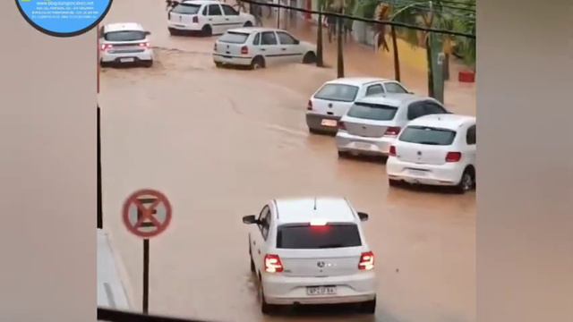 TROMBA D'ÁGUA PROVOCA ALAGAMENTOS E ENCHENTE EM BOM JESUS DO ITABAPOANA смотреть онлайн