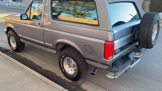 1994 Ford Bronco XLT смотреть онлайн