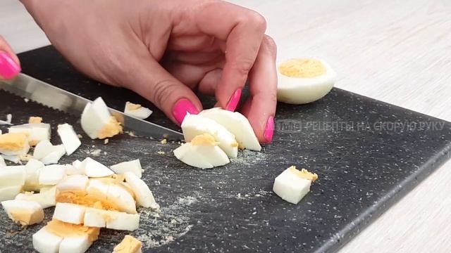 Салат с сыром и ветчиной | Нежный и свежий салат с болгарским перцем и сыром | Салаты на скорую | смотреть онлайн