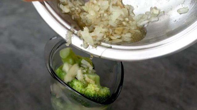 Суп-пюре из брокколи смотреть онлайн