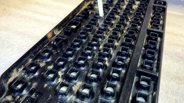 Deep Cleaning a DIRTY Keyboard for the first time in 10 YEARS! | Satisfying detailed cleaning! смотреть онлайн