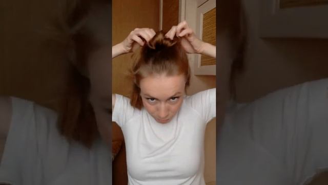 ?Из длинных волос создаём объёмный короткий хвостик. Отличный вариант на лето. #shorts смотреть онлайн
