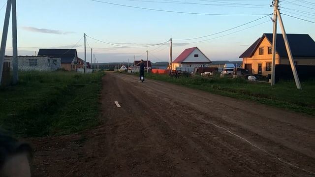 Перепрыгивание препятствий на моноколесе. смотреть онлайн