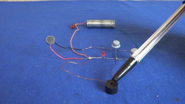 ХЛОПКОВЫЙ ВКЛЮЧАТЕЛЬ со Звуковым Выключателем Жуть какая Простенькая схема!! смотреть онлайн