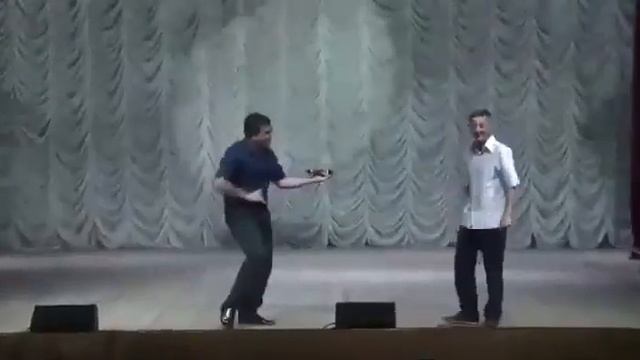 Хороший друг спешит всегда на помощь смотреть онлайн