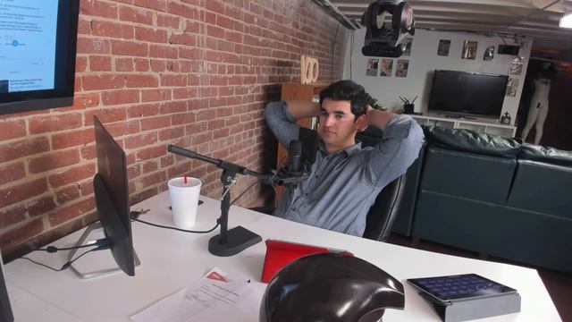The Flat Earth, Iggy Azalea, Jonas Brothers, Conor McGregor, Bohemian Rhapsody смотреть онлайн
