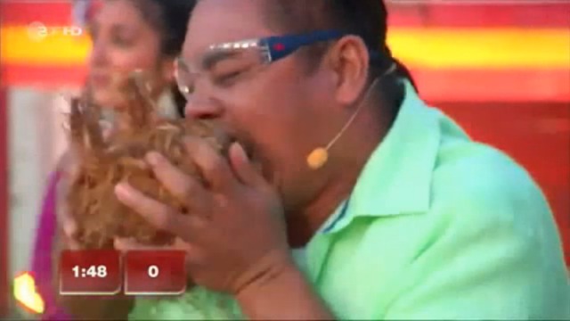 Чистит кокосы зубами! смотреть онлайн