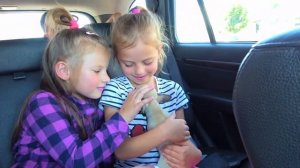 Наш новый ПИТОМЕЦ Кошка или Собака РЕАКЦИЯ Насти и Саши Какая кличка и у КОГО он будет жить ВЛОГ