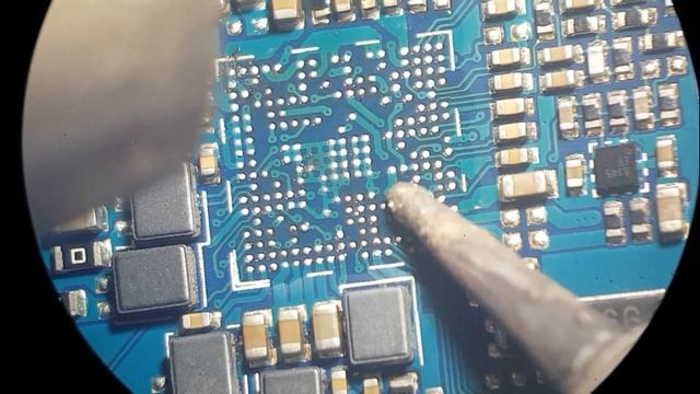 Телефон не включается!Чистим контакты бензином смотреть онлайн