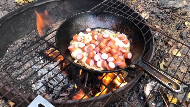 Омлет походный на костре смотреть онлайн