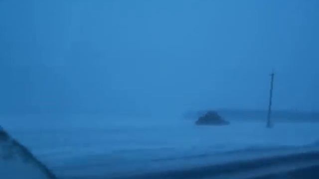 Трактор в поле и офисы БиЛайн смотреть онлайн