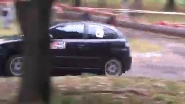 Наезд на бетонную плиту которую положили в место украденного канализационного люка. смотреть онлайн