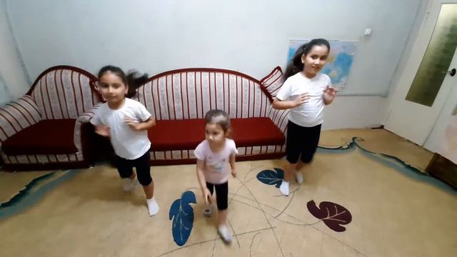 Дети танцуют на карантине смотреть онлайн