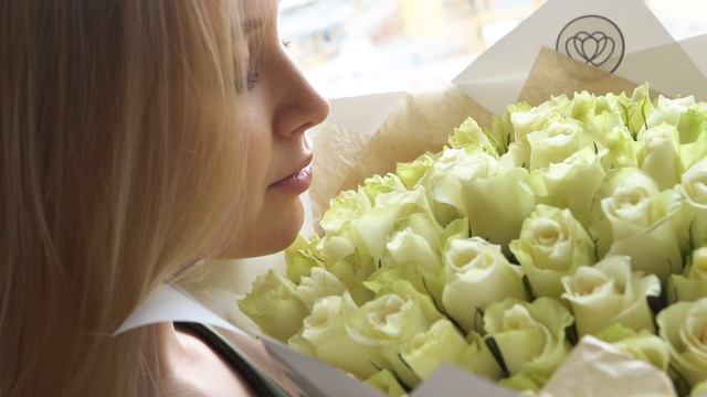 Букет из 65 белых роз (Кения) 40 см Standart смотреть онлайн