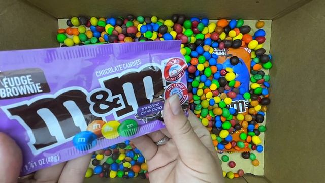 BIG Mix all my candy with M&M's in BOX. Oddly satisfying video. смотреть онлайн
