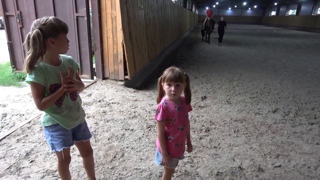 Сюрприз на ДР Алины - 18 лет. Черствые мы, не рыдаем от подарков. 19.08.21. смотреть онлайн