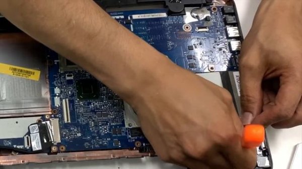 Dell Inspiron 7520 Disassembly & CPU Cooling Fan Cleaning [Pt1]